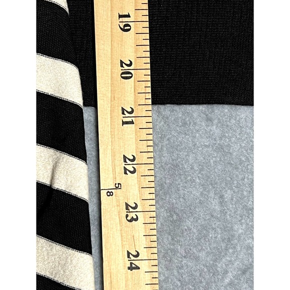 St. John Sport black and cream open wool shrug size small - Picture 7 of 10